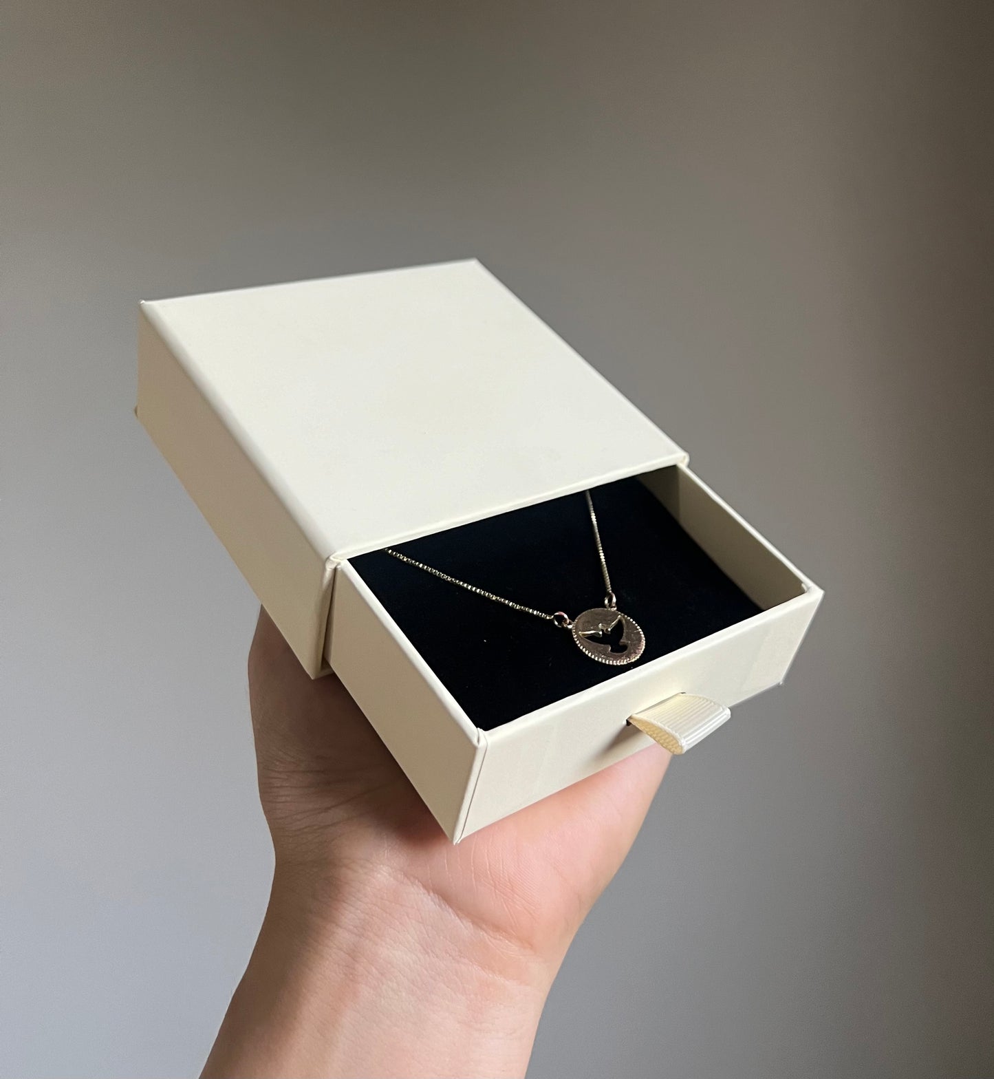 Caja Premium 9x9x3cm Joyas - Tipo Fosforo