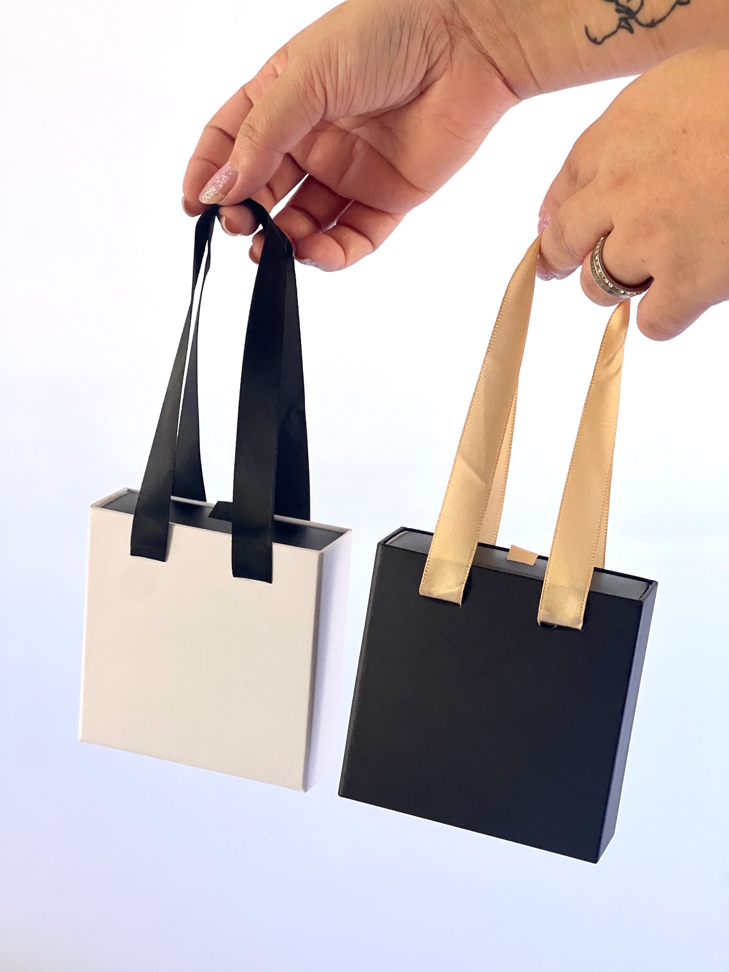 Caja Premium para Joyas 9x9x3cm - con Manija