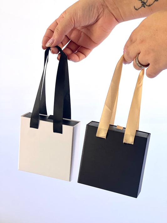 Caja Premium 9x9x3cm para Joyas con Manija