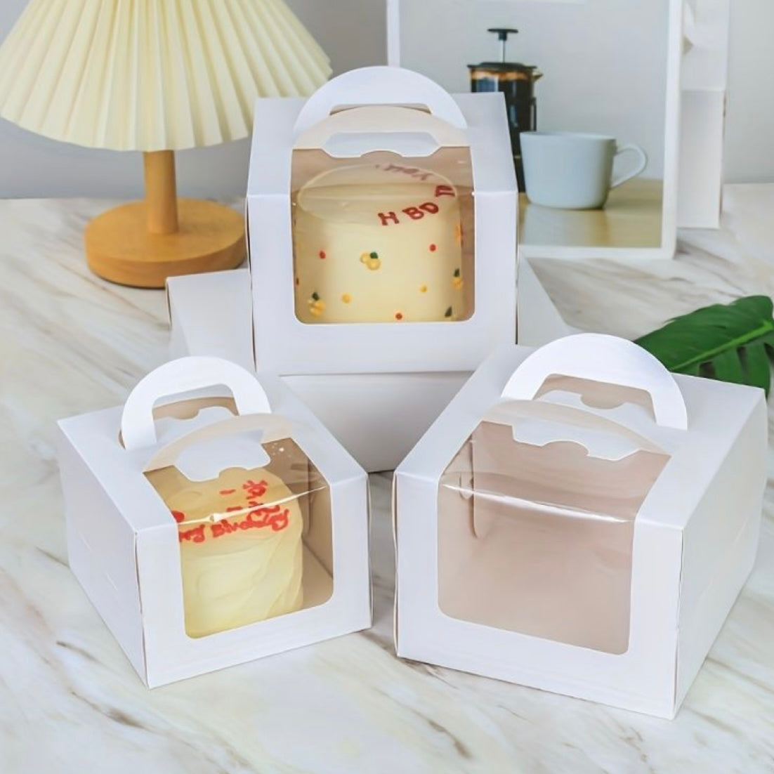 CAJA 13.5x13.5x10cm CON VISOR - INCLUYE BASE P/ TORTA