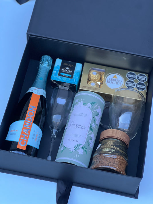 Caja Premium 33x33x10cm Tipo Libro con cinta frontal (unidad)