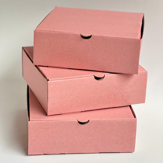 Caja 23x23x8cm Microcorrugada Rosa