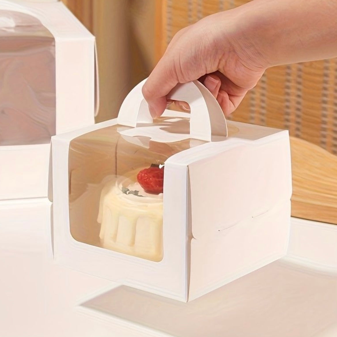 CAJA 26x26x17cm - INCLUYE BASE P/ TORTA