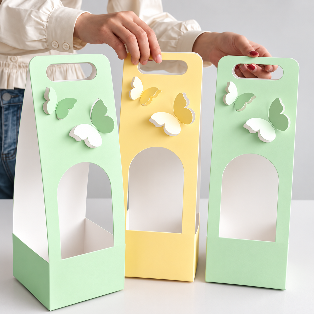 CAJA RELIEVE MARIPOSA 12x12x35cm