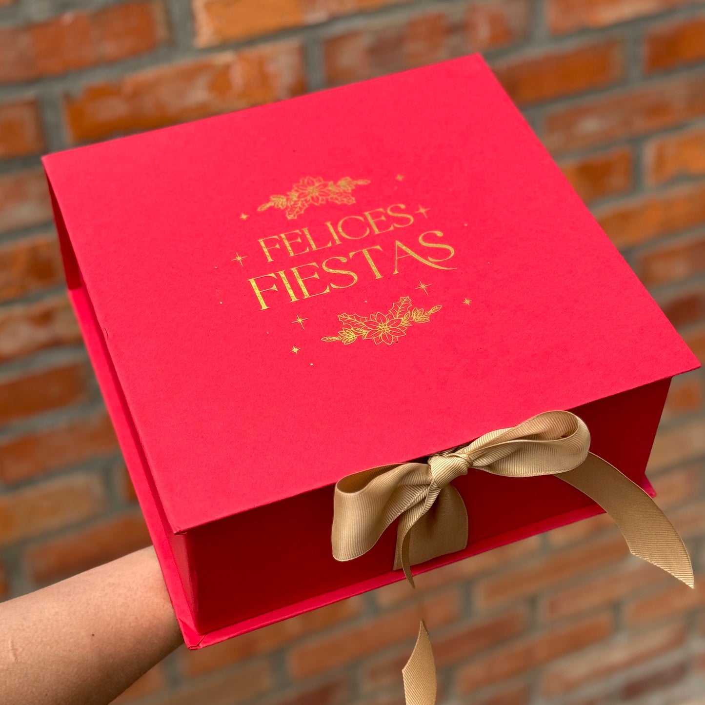 Caja Premium Tipo Libro Felices Fiestas Rojo 25x25x10cm - COD 642333