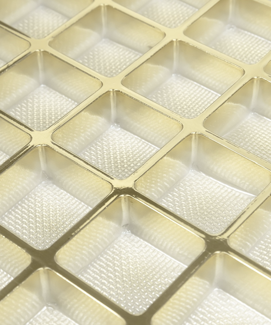 MOLDE 3.5X3.5CM CON 96 CAVIDADES ORO - COD 7548