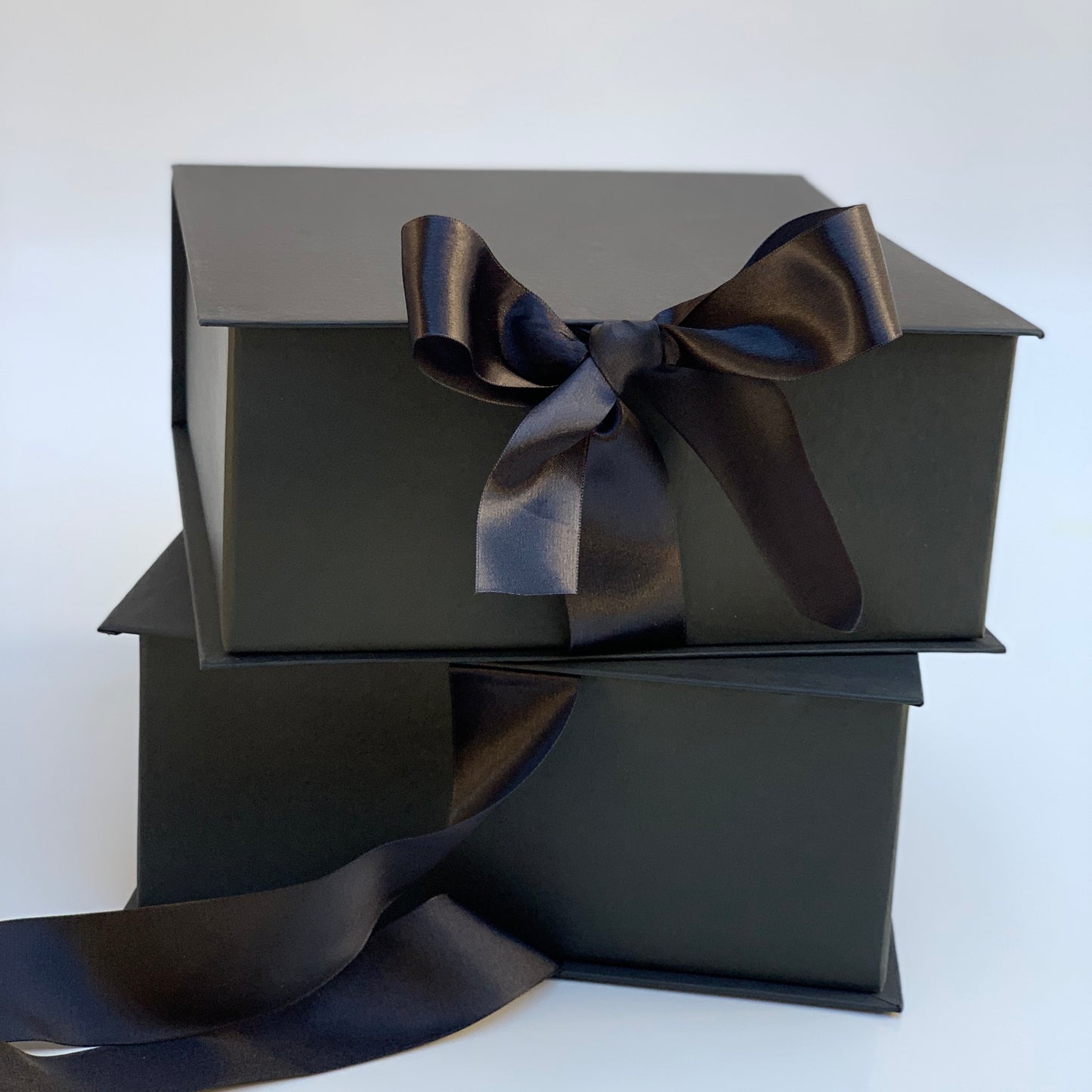 Caja Premium 25x25x10cm Tipo Libro Negro