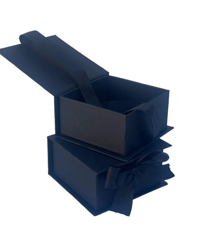 Caja Premium 10x10x5cm Tipo Libro con cinta frontal - (Unidad)