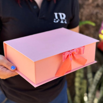 Caja Premium 23x17x7cm Tipo Libro con Cinta frontal - (unidad)