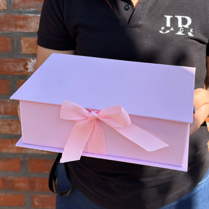 Caja Premium 23x17x7cm Tipo Libro con Cinta frontal - (unidad)
