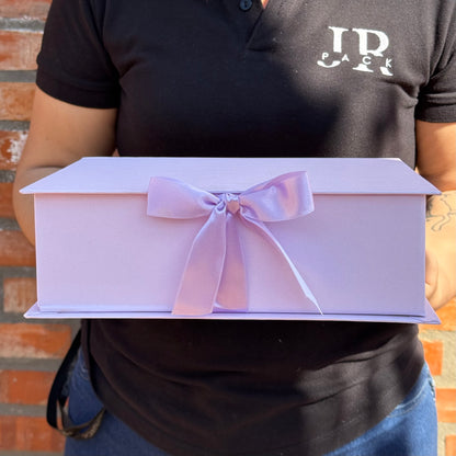 Caja Premium 23x17x7cm Tipo Libro con Cinta frontal - (unidad)