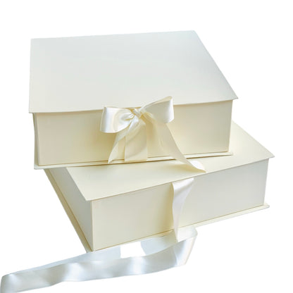 Caja Premium 33x33x10cm Tipo Libro con cinta frontal (unidad)