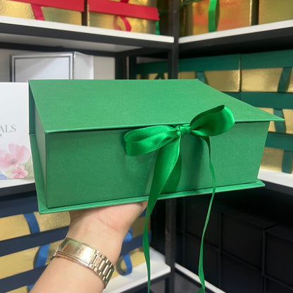 Caja Premium 23x17x7cm Tipo Libro con Cinta frontal - (unidad)