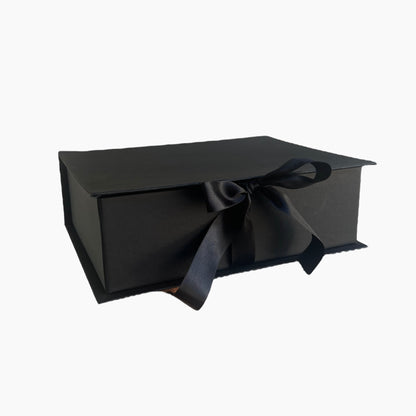 Caja Premium Tipo Libro 23x17x7cm con Cinta frontal - (unidad)