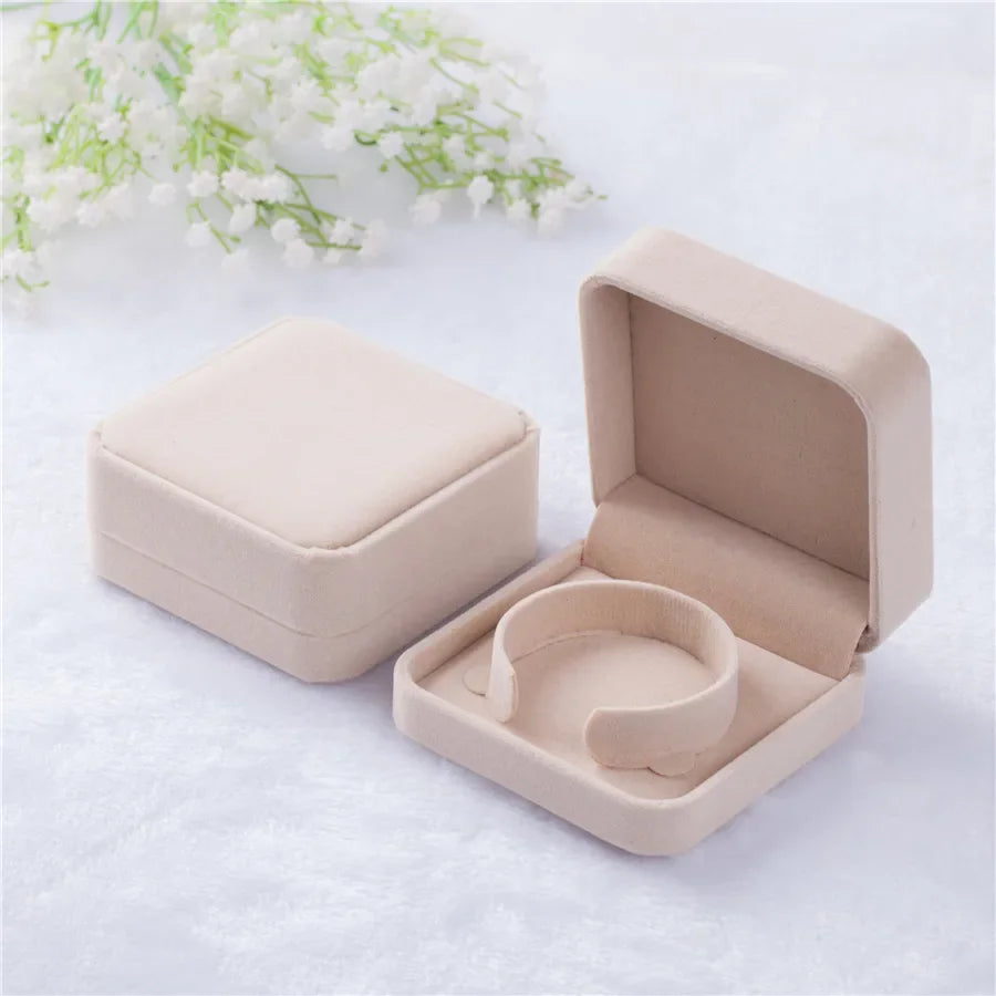 CAJA TERCIOPELO 9X9X4CM PARA BRAZALETE