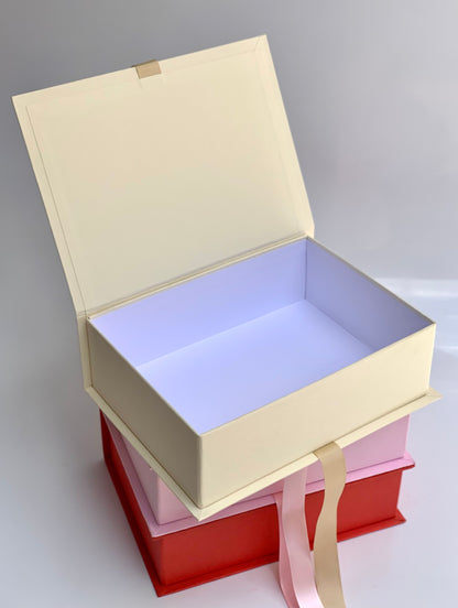 Caja Premium 23x17x7cm Tipo Libro con Cinta frontal - (unidad)